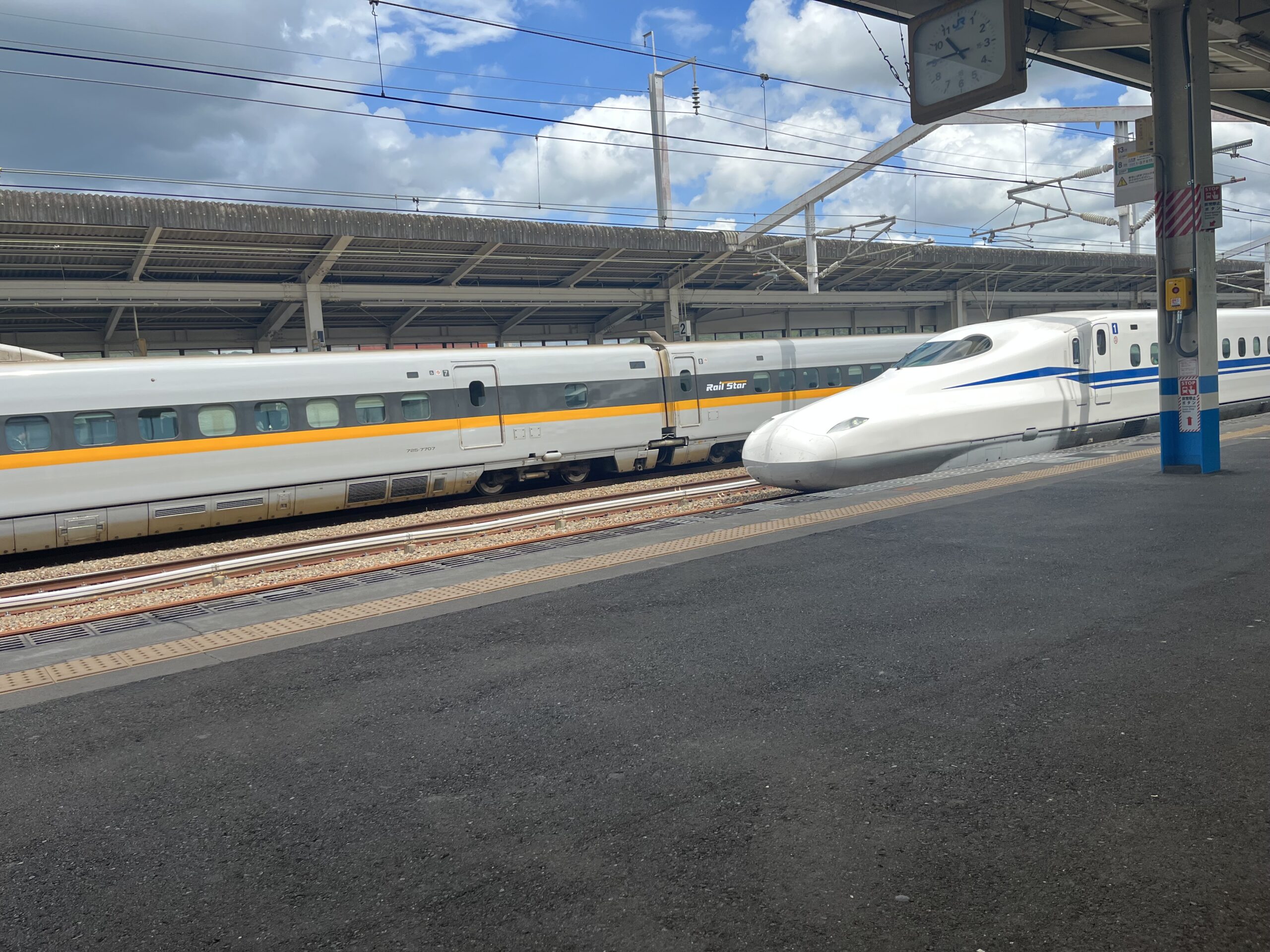 Get a Wider Seat for the Same Fare on the Shinkansen – Choose ”MIZUHO” or “SAKURA” Instead of “NOZOMI” Between Hakata and Osaka! shinkansen (1)