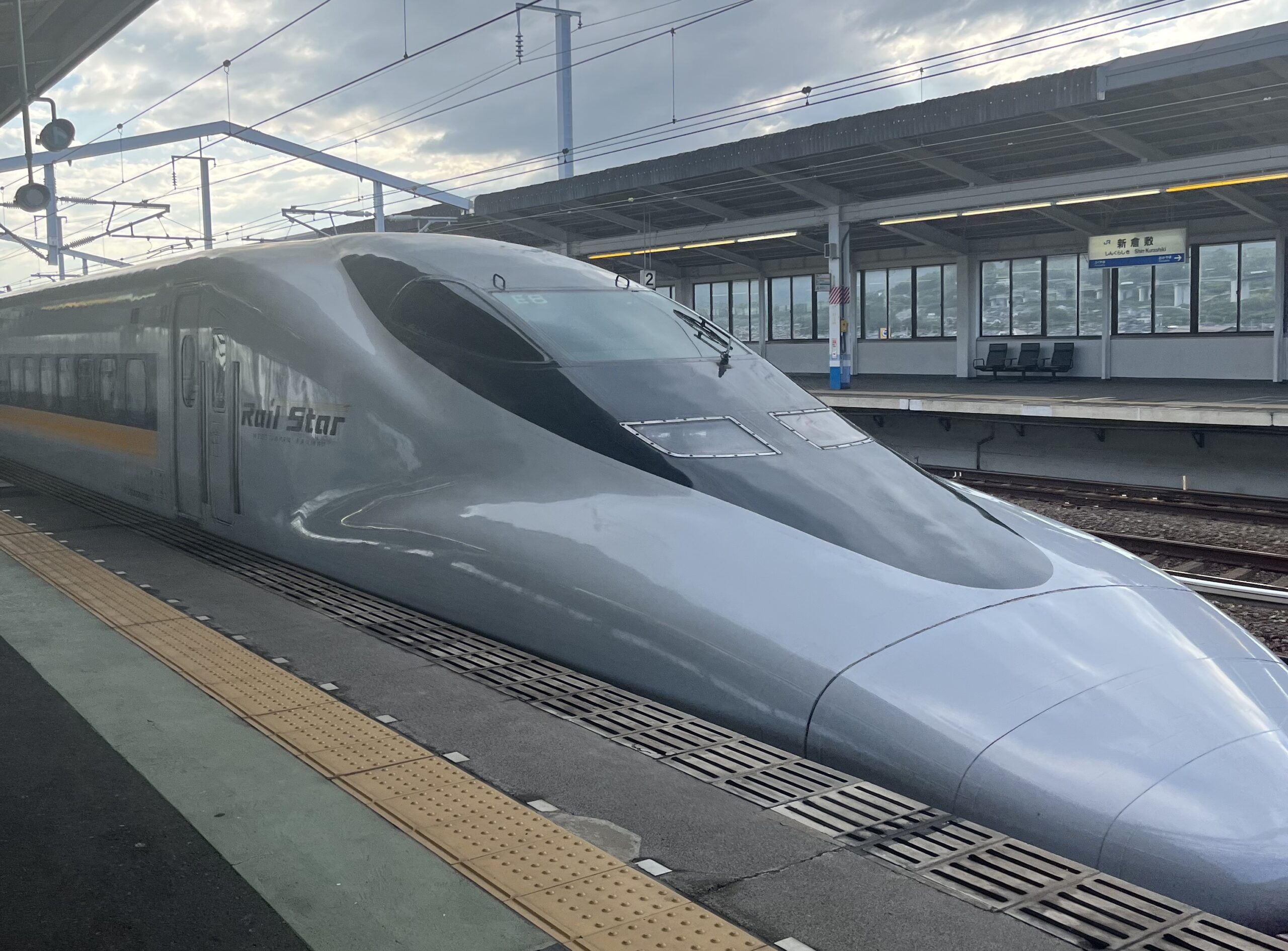 Get a Wider Seat for the Same Fare on the Shinkansen – Choose ”MIZUHO” or “SAKURA” Instead of “NOZOMI” Between Hakata and Osaka! shinkansen (5)